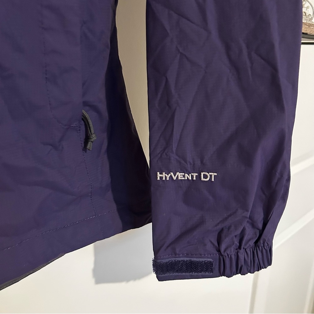 The North Face Purple Lightweight Hyvent DY Hooded Jacket Size Woman’s Small - Picture 3 of 11